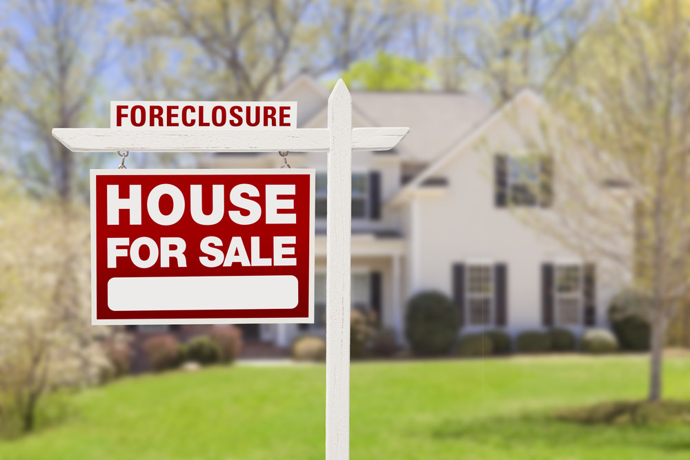 3 Ways to Remove a Foreclosure From Your Credit Report