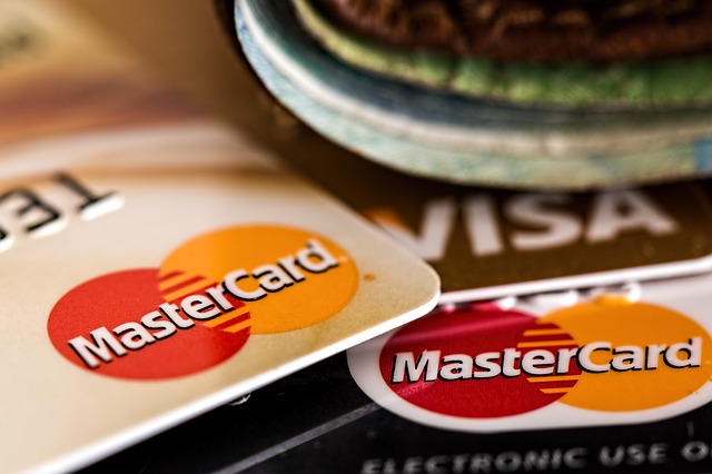 Is It Better to Pay off Your Credit Card or Keep a Balance?